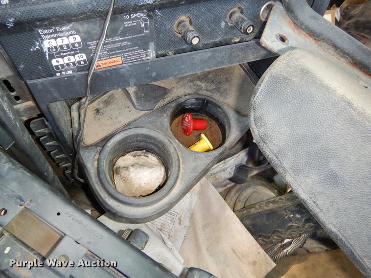 image for item EW9540 2015 Caterpillar CT660 truck cab and chassis