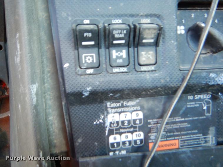 image for item EW9540 2015 Caterpillar CT660 truck cab and chassis