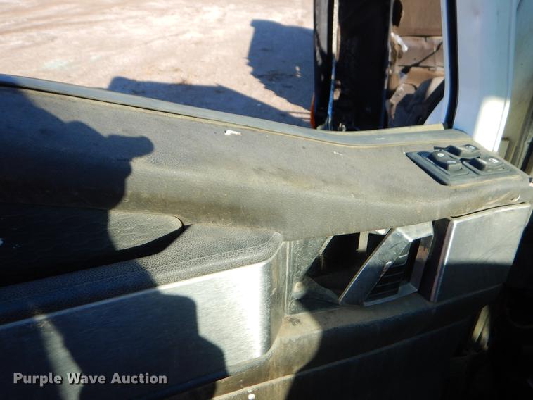 image for item EW9540 2015 Caterpillar CT660 truck cab and chassis