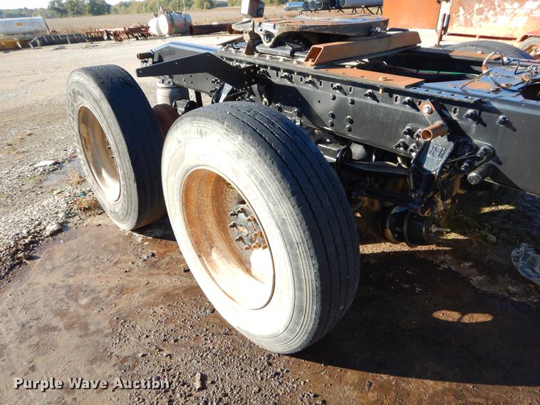 image for item EW9540 2015 Caterpillar CT660 truck cab and chassis