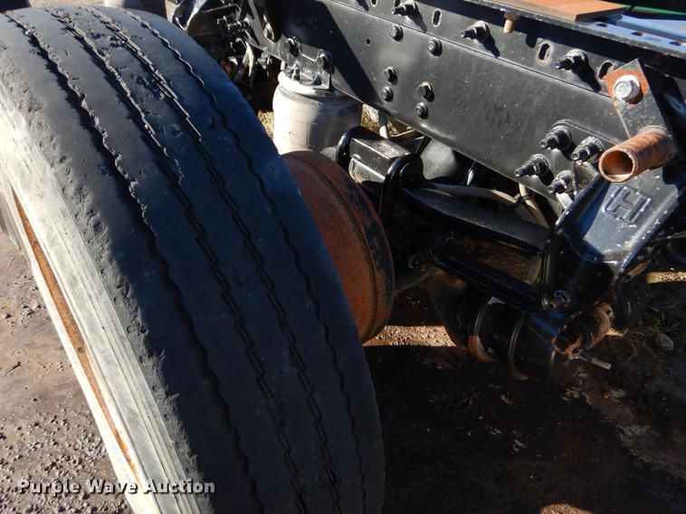 image for item EW9540 2015 Caterpillar CT660 truck cab and chassis