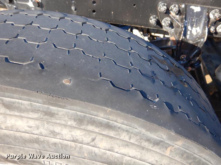 image for item EW9540 2015 Caterpillar CT660 truck cab and chassis