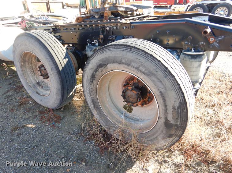 image for item EW9540 2015 Caterpillar CT660 truck cab and chassis