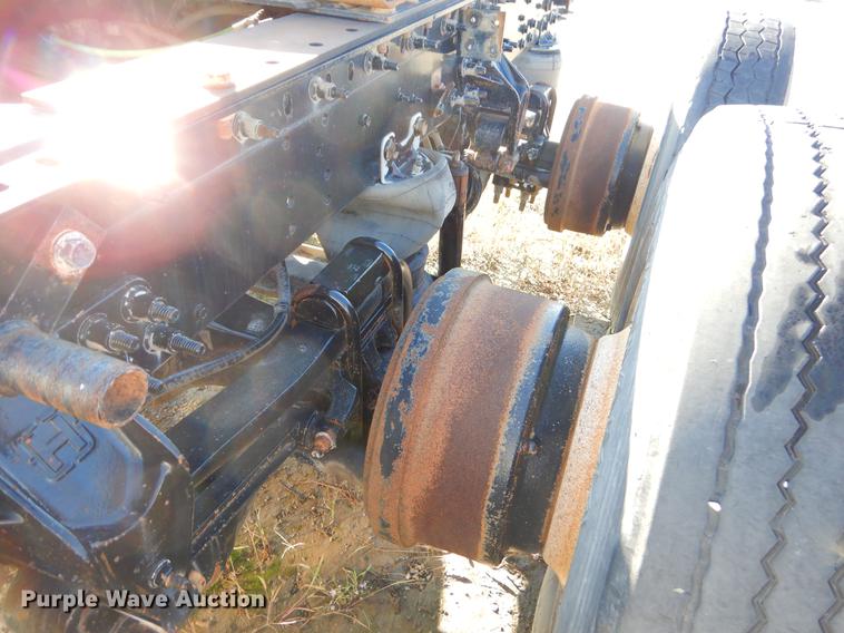 image for item EW9540 2015 Caterpillar CT660 truck cab and chassis