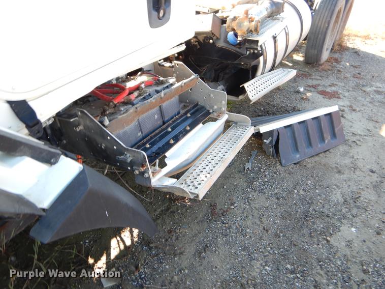 image for item EW9540 2015 Caterpillar CT660 truck cab and chassis