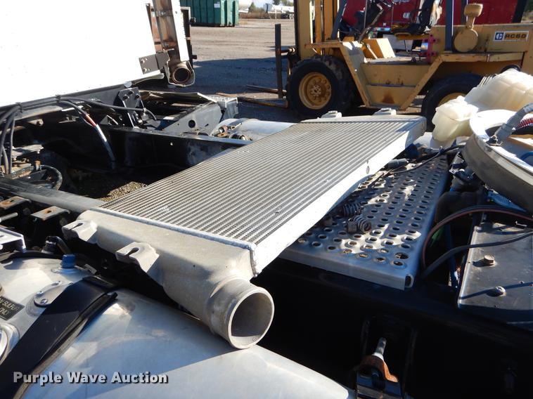 image for item EW9540 2015 Caterpillar CT660 truck cab and chassis