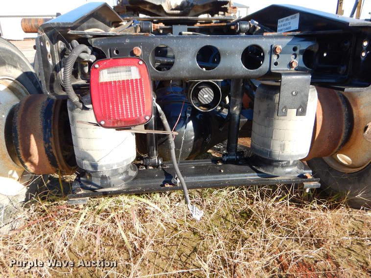 image for item EW9540 2015 Caterpillar CT660 truck cab and chassis