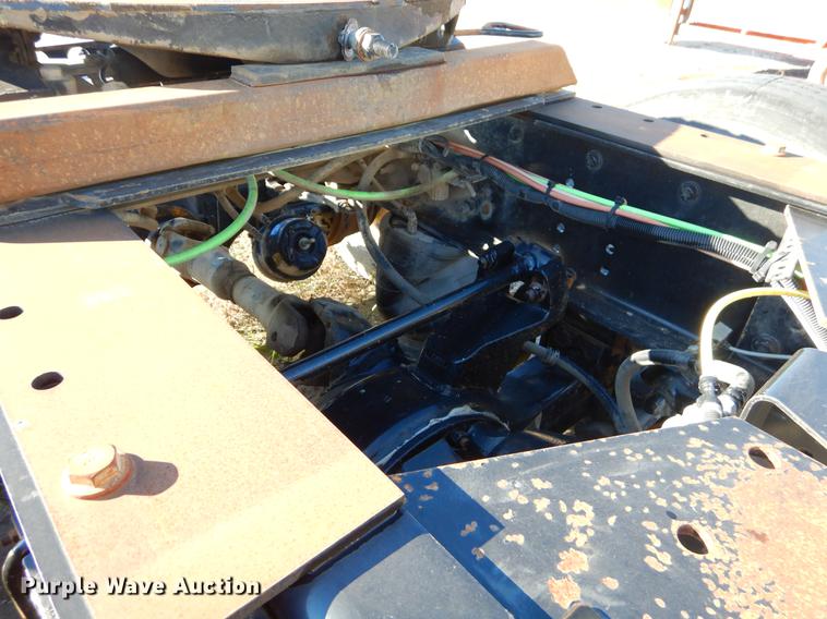 image for item EW9540 2015 Caterpillar CT660 truck cab and chassis