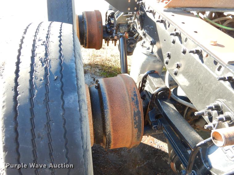 image for item EW9540 2015 Caterpillar CT660 truck cab and chassis