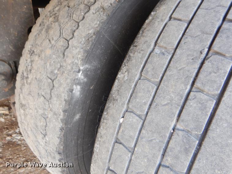 image for item EW9543 2005 Utility 300R refrigerated van trailer