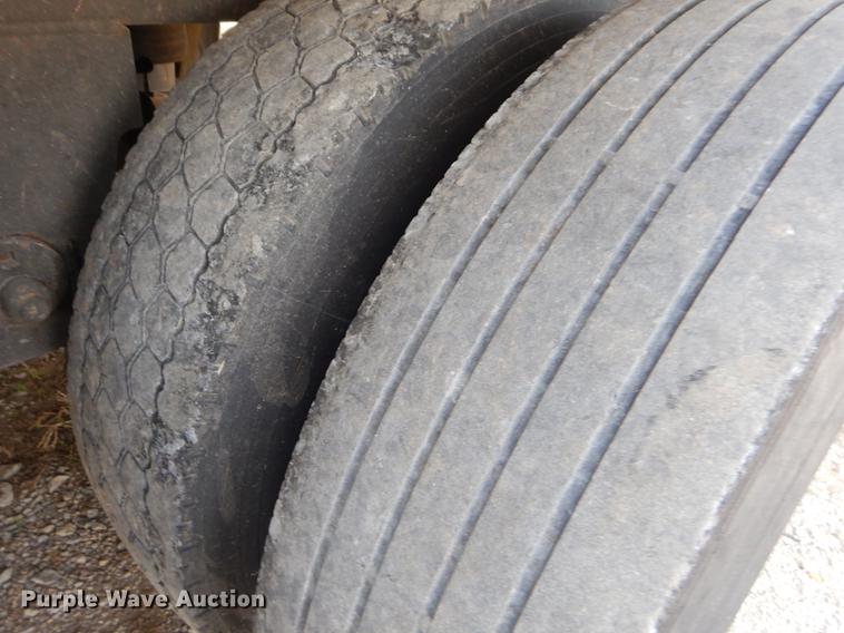 image for item EW9543 2005 Utility 300R refrigerated van trailer