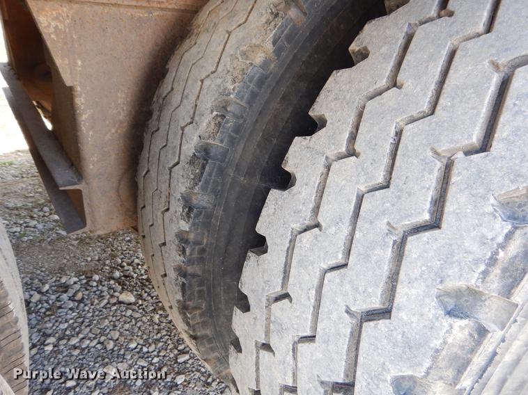 image for item EW9544 1996 Guthrie livestock trailer