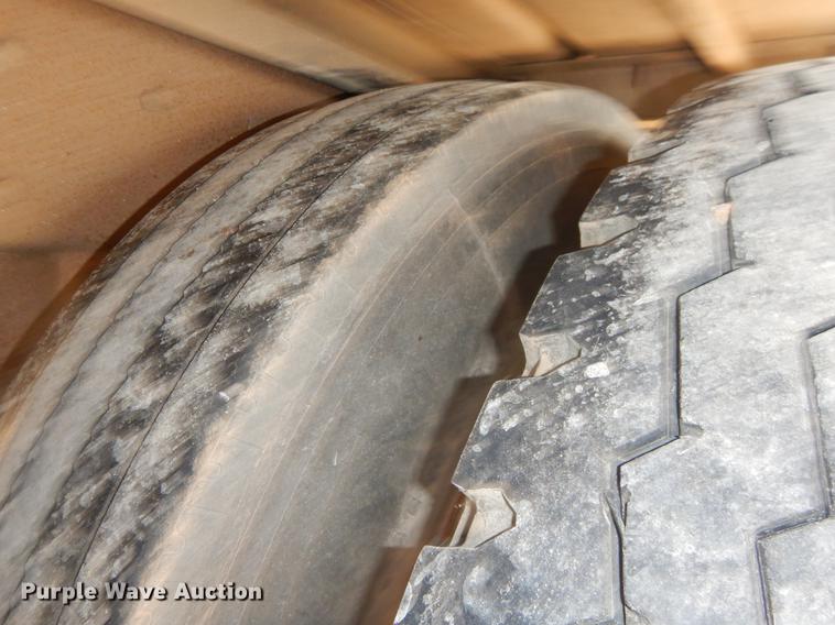 image for item EW9544 1996 Guthrie livestock trailer