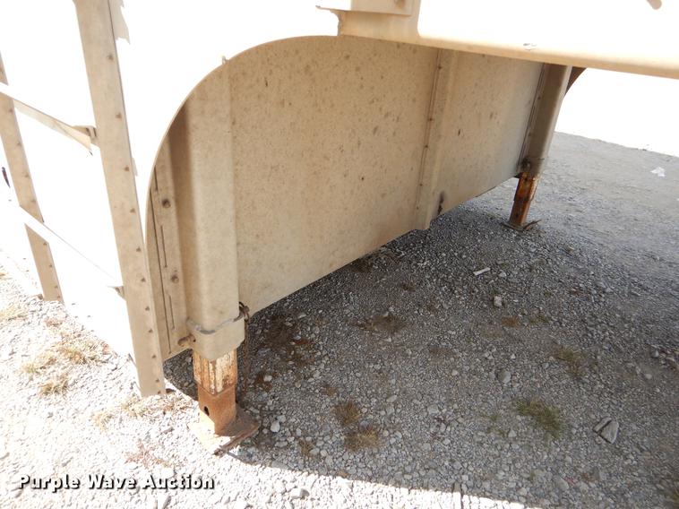 image for item EW9544 1996 Guthrie livestock trailer
