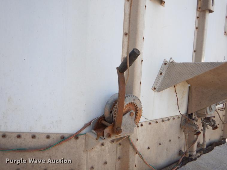 image for item EW9544 1996 Guthrie livestock trailer