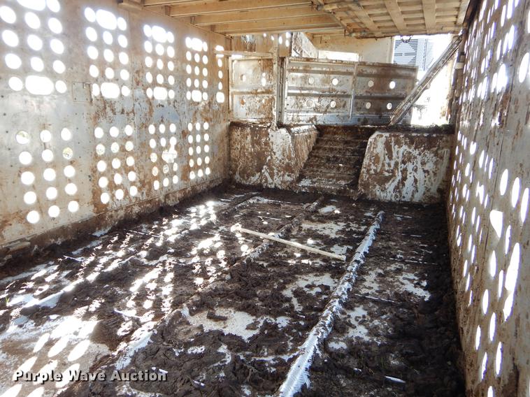 image for item EW9544 1996 Guthrie livestock trailer