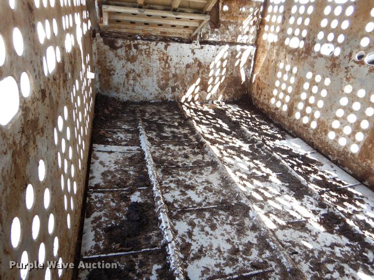 image for item EW9544 1996 Guthrie livestock trailer