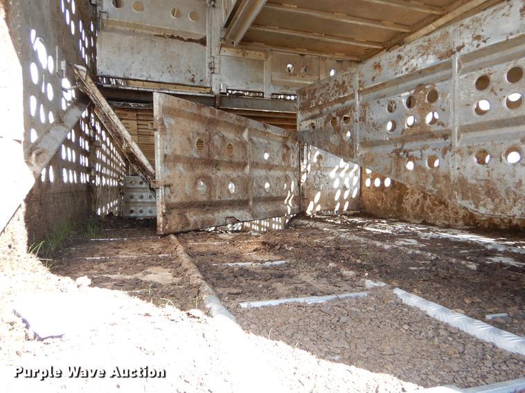 image for item EW9544 1996 Guthrie livestock trailer