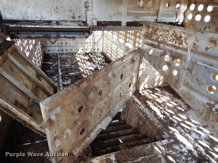 image for item EW9544 1996 Guthrie livestock trailer