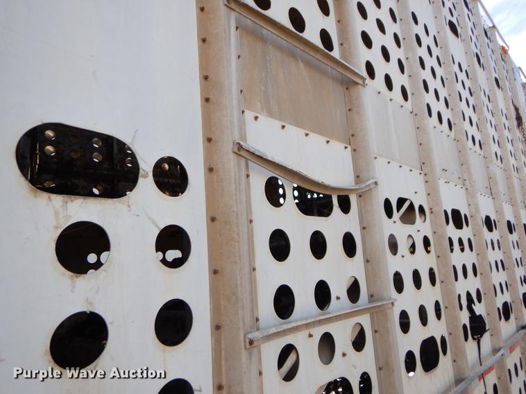 image for item EW9544 1996 Guthrie livestock trailer