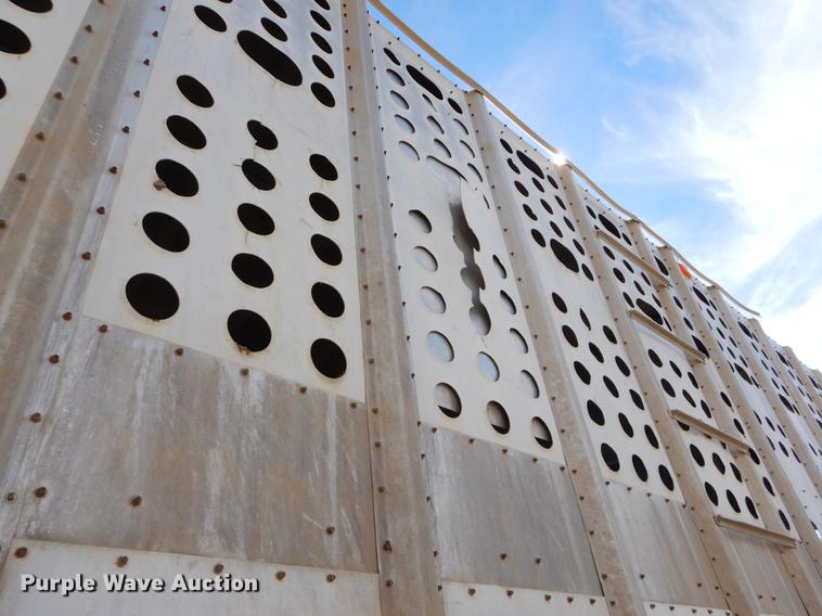 image for item EW9544 1996 Guthrie livestock trailer