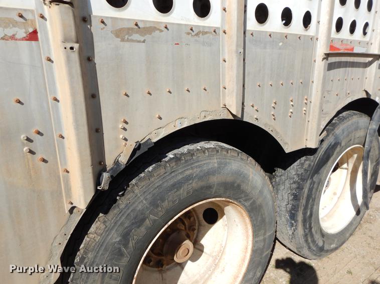 image for item EW9544 1996 Guthrie livestock trailer
