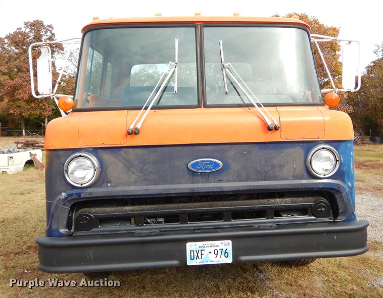 image for item EW9578 1989 Ford 800 yard truck