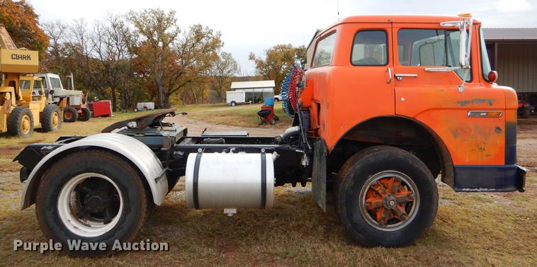 image for item EW9578 1989 Ford 800 yard truck