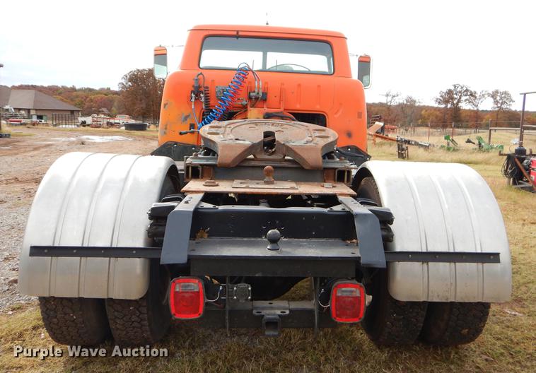 image for item EW9578 1989 Ford 800 yard truck