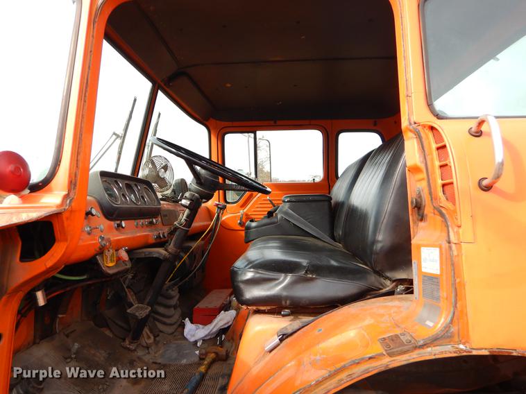 image for item EW9578 1989 Ford 800 yard truck