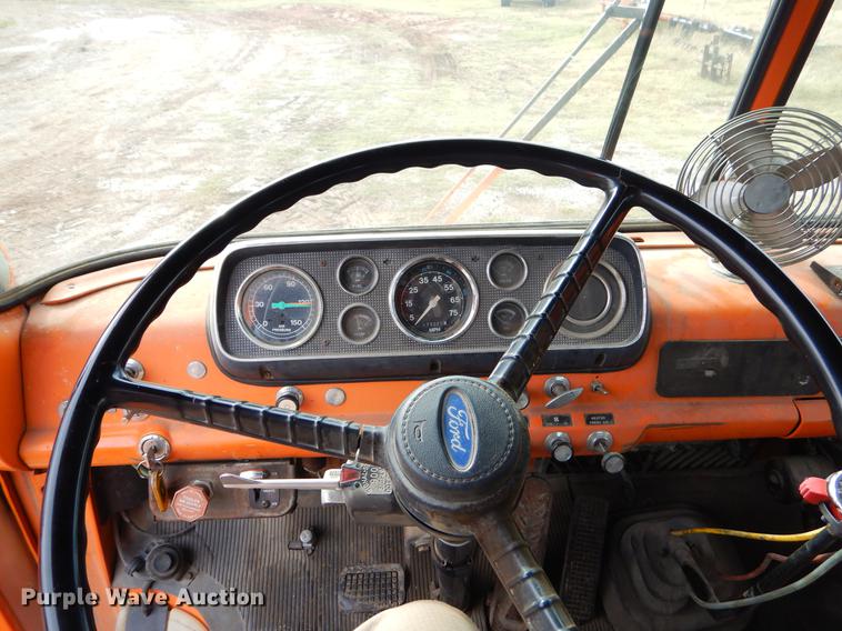 image for item EW9578 1989 Ford 800 yard truck