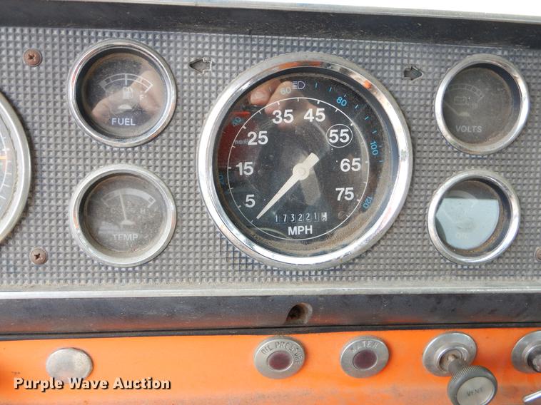 image for item EW9578 1989 Ford 800 yard truck