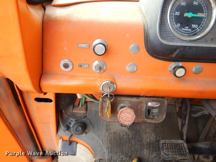 image for item EW9578 1989 Ford 800 yard truck