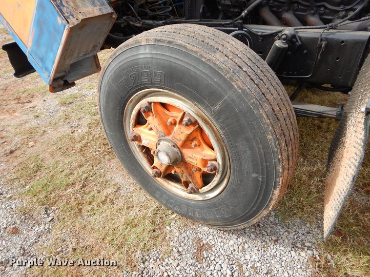 image for item EW9578 1989 Ford 800 yard truck