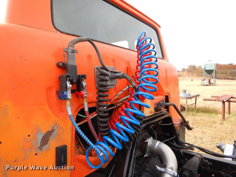 image for item EW9578 1989 Ford 800 yard truck