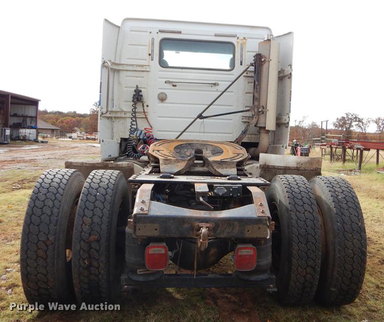 image for item EW9579 1998 Volvo VN semi truck