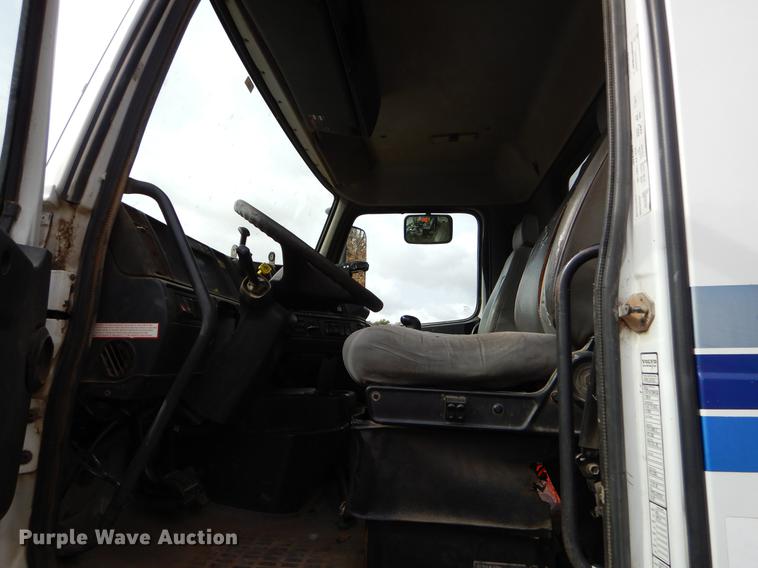 image for item EW9579 1998 Volvo VN semi truck