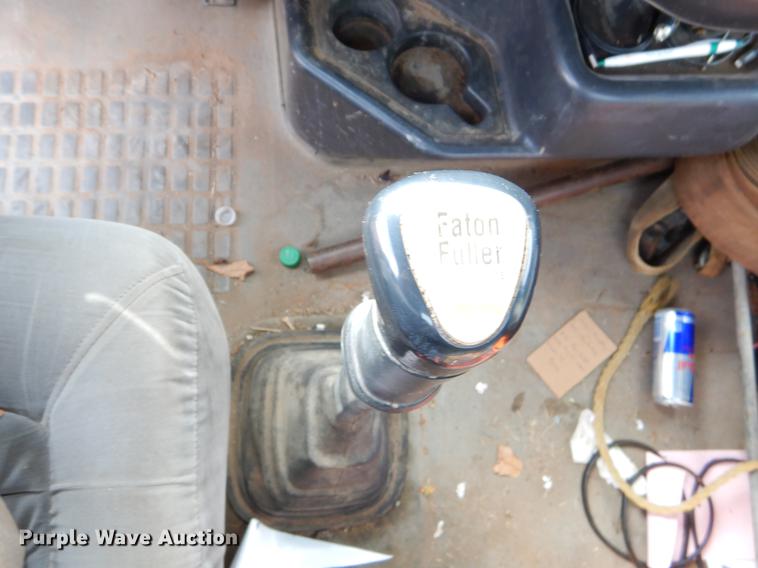 image for item EW9579 1998 Volvo VN semi truck