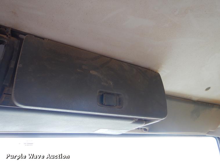 image for item EW9579 1998 Volvo VN semi truck