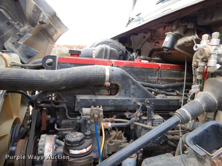 image for item EW9579 1998 Volvo VN semi truck