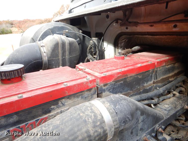 image for item EW9579 1998 Volvo VN semi truck