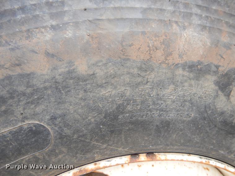 image for item EW9579 1998 Volvo VN semi truck