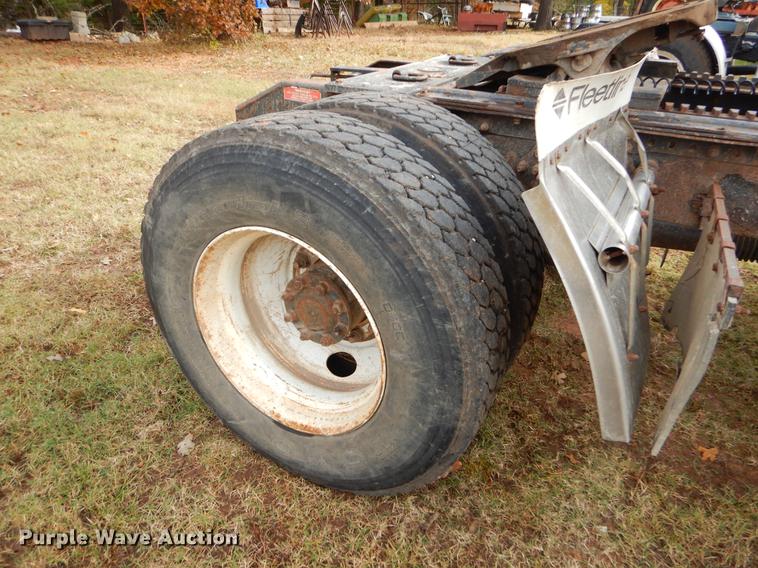 image for item EW9579 1998 Volvo VN semi truck