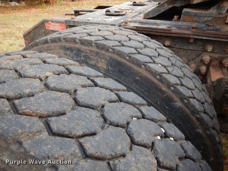 image for item EW9579 1998 Volvo VN semi truck