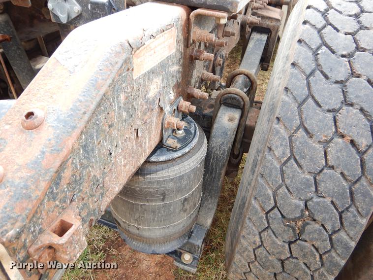 image for item EW9579 1998 Volvo VN semi truck