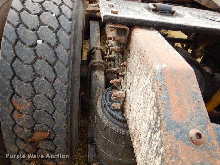 image for item EW9579 1998 Volvo VN semi truck