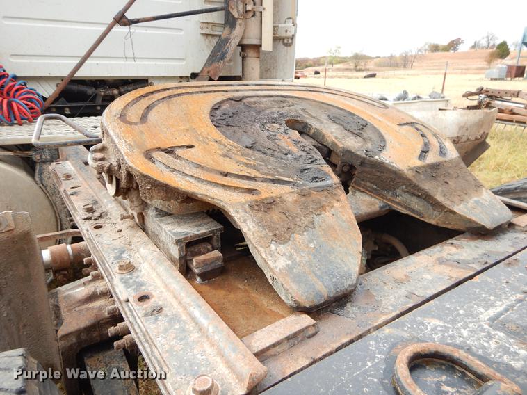 image for item EW9579 1998 Volvo VN semi truck