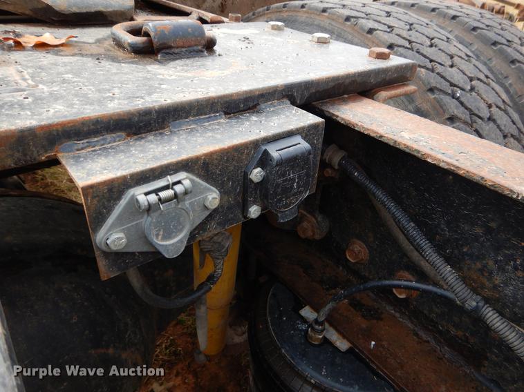 image for item EW9579 1998 Volvo VN semi truck