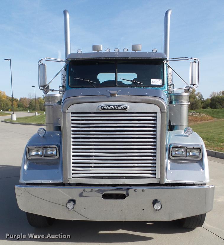 image for item L5706 2001 Freightliner Classic semi truck
