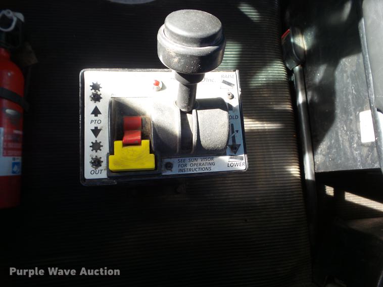 image for item L5706 2001 Freightliner Classic semi truck